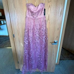 Lulu’s Strapless dress, brand new with tags!